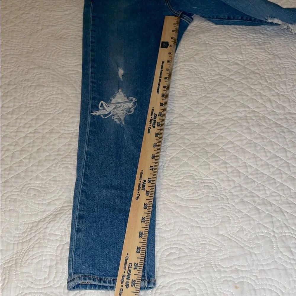 Levi’s. Wedgie Skinny Medium Wash Button Fly Distressed Jeans. Size 27